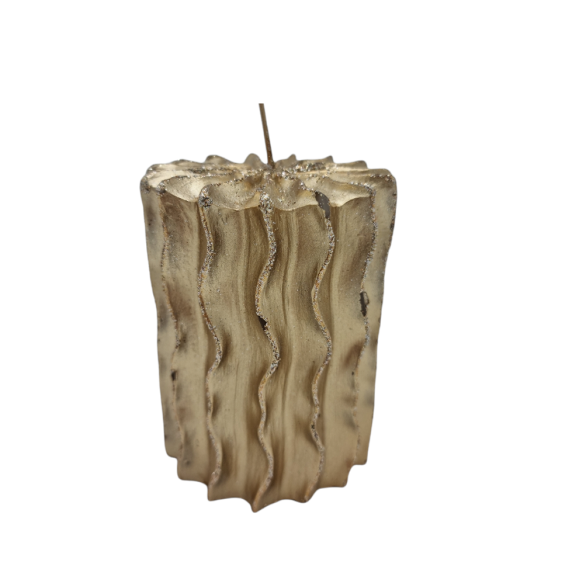 Candela Dorata Effetto Onda: Decorazioni Natalizie Uniche Candela Dorata Effetto Onda: Decorazioni Natalizie Uniche