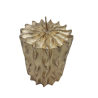 Candela Dorata Effetto Onda: Decorazioni Natalizie Uniche Candela Dorata Effetto Onda: Decorazioni Natalizie Uniche