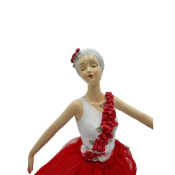 Ballerina in Tulle Rosso: Decorazione Elegante per Casa