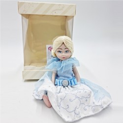 Principessa in Porcellana Azzurra: Bomboniera Handmade Unica