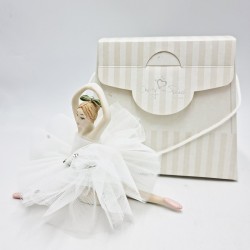 Ballerina in Porcellana: Eleganza per la tua Casa