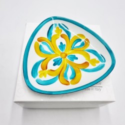 Piatto Triangolare Ceramica: Eleganza e Design Made in Italy